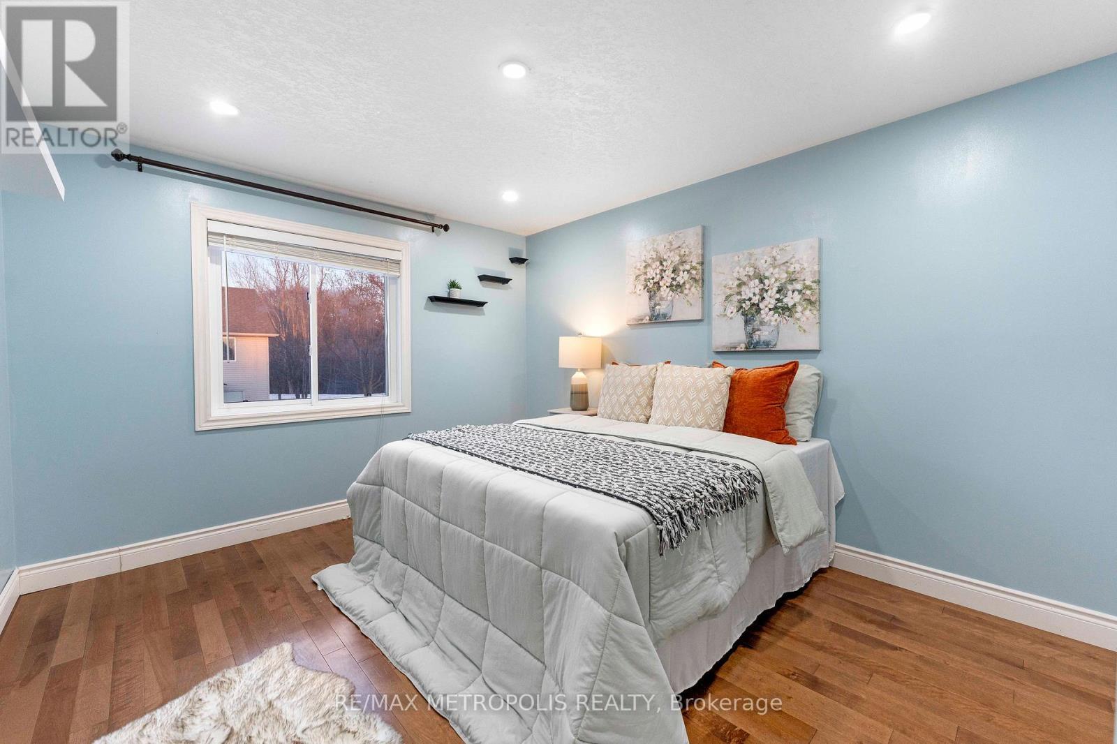 135 Veronica Drive, Kitchener, ON - Indoor Photo Showing Bedroom