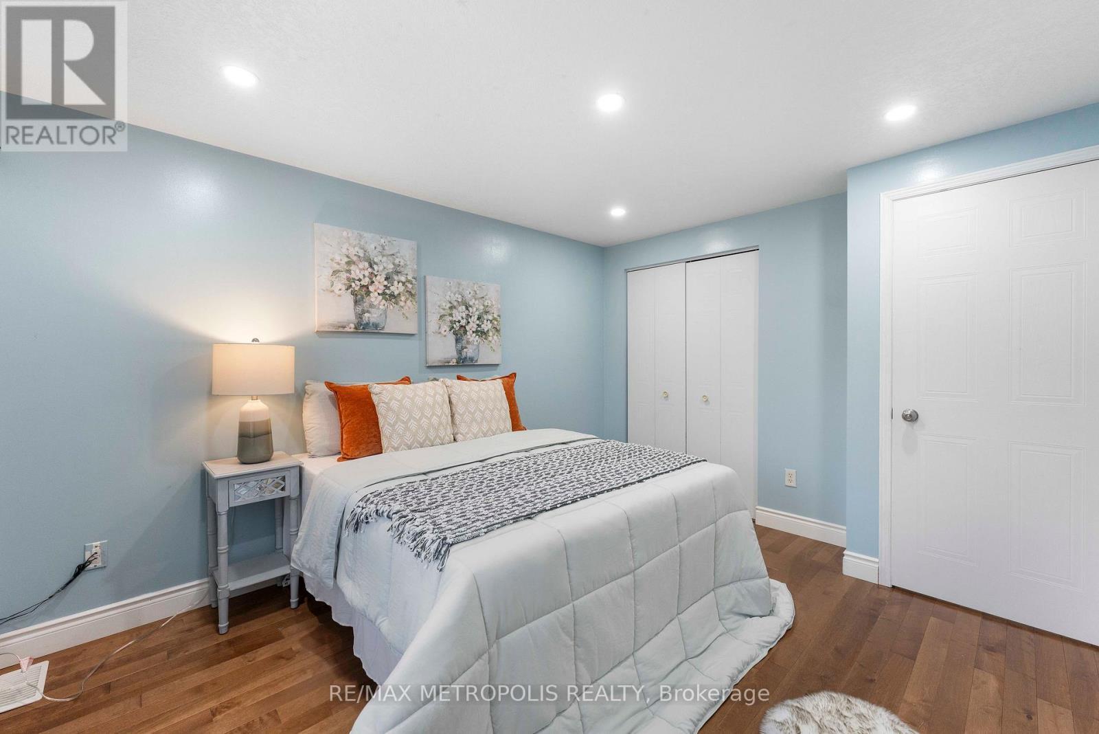 135 Veronica Drive, Kitchener, ON - Indoor Photo Showing Bedroom