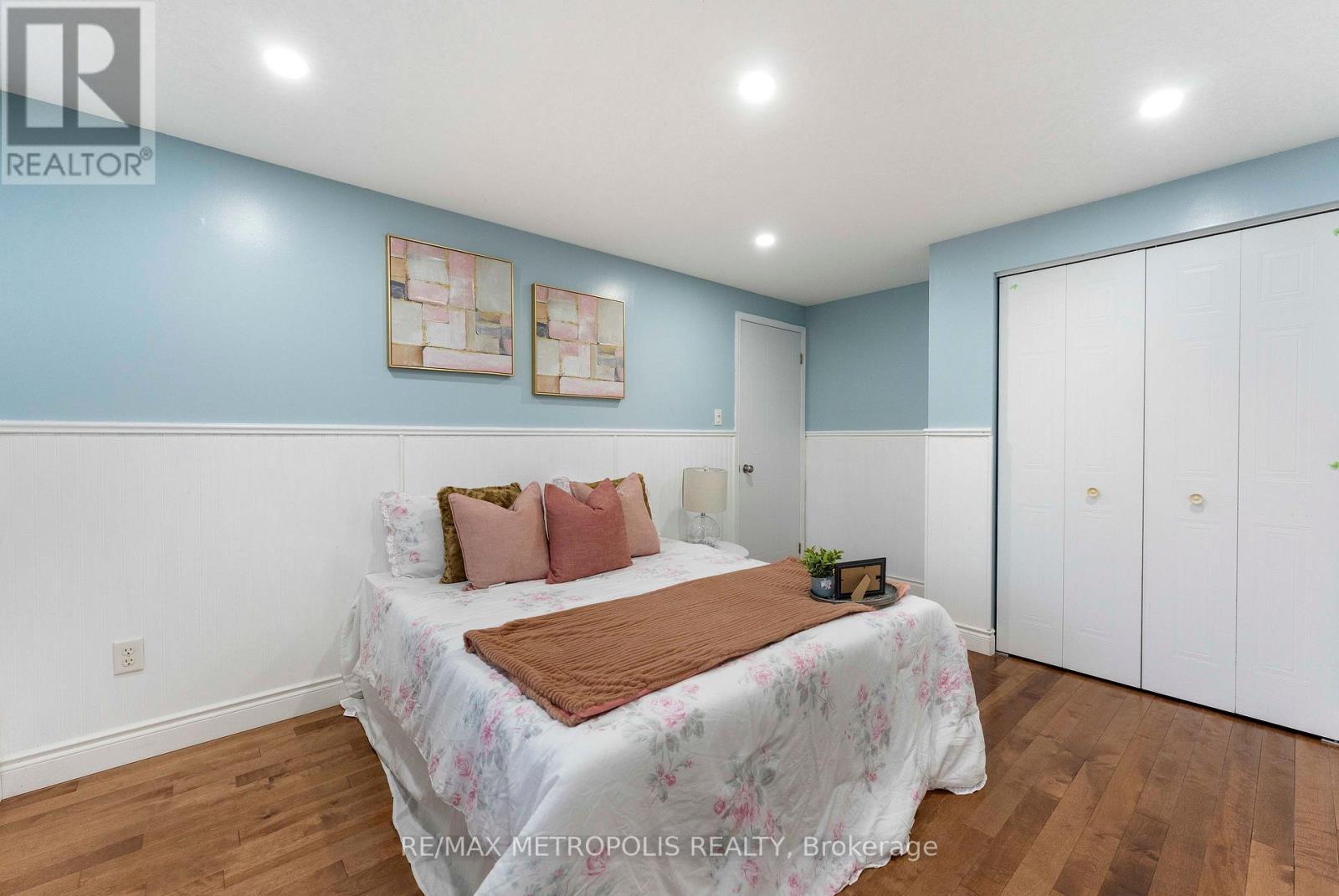 135 Veronica Drive, Kitchener, ON - Indoor Photo Showing Bedroom