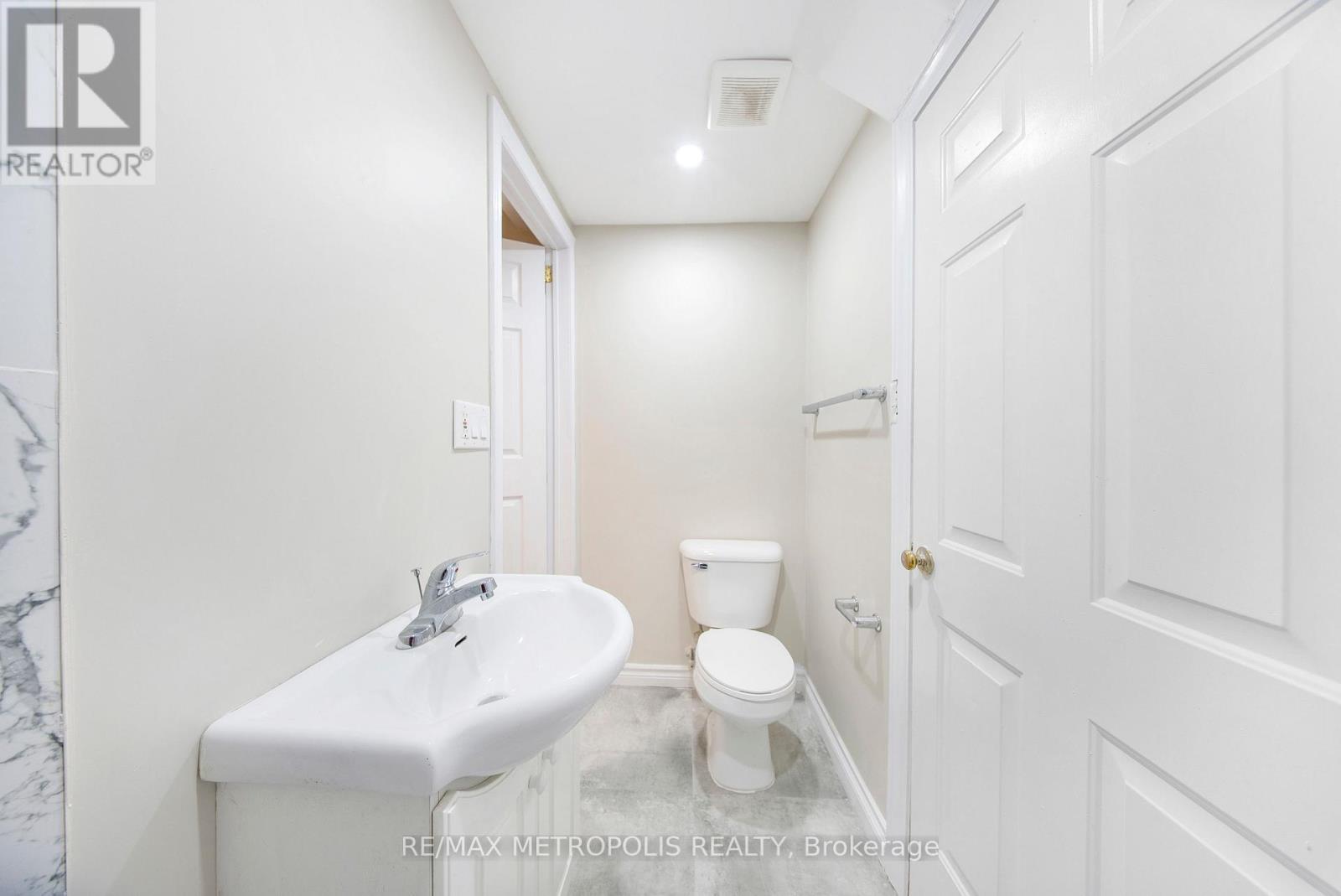 135 Veronica Drive, Kitchener, ON - Indoor Photo Showing Bathroom