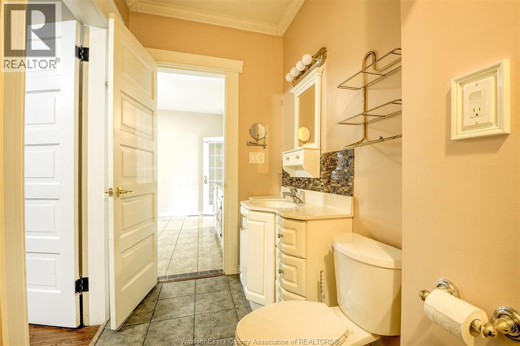 456 Chilver Unit# Lower, Windsor, ON - Indoor Photo Showing Bathroom
