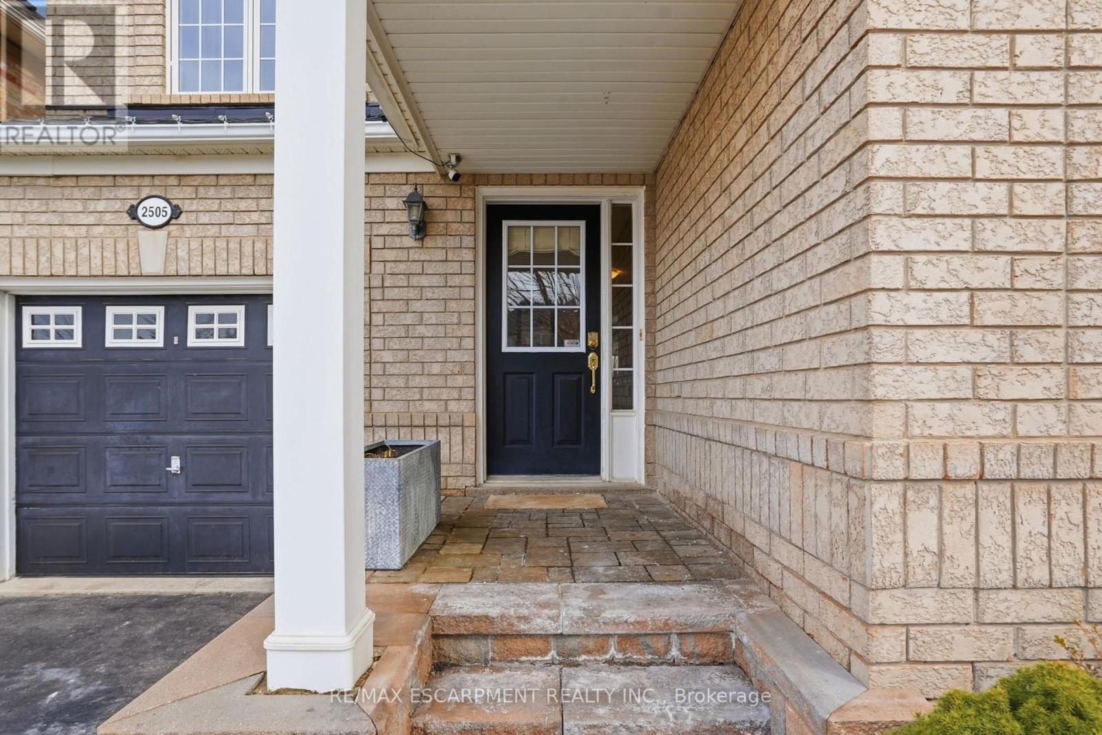 2505 Valleyridge Drive, Oakville, ON - Outdoor With Exterior