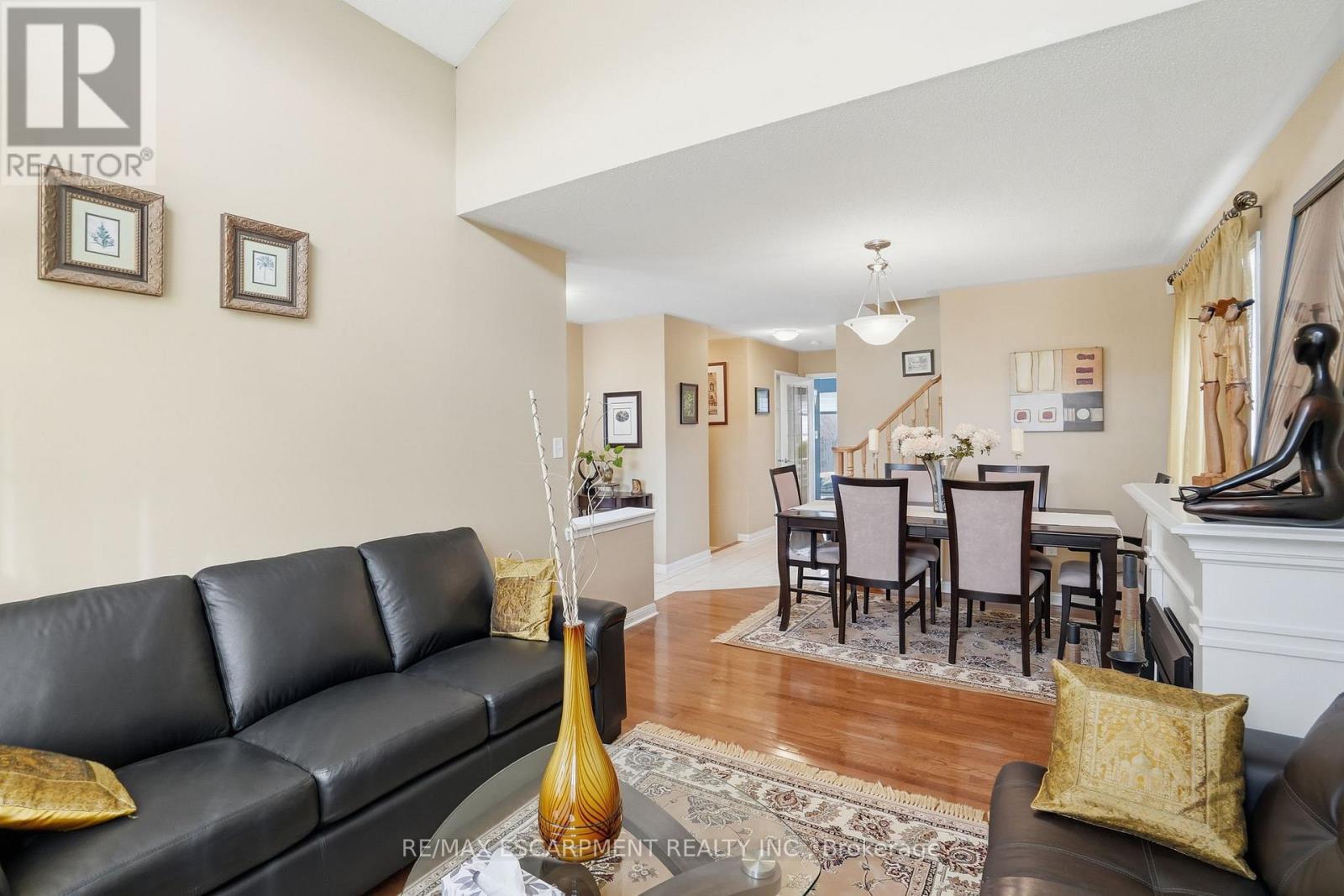 2505 Valleyridge Drive, Oakville, ON - Indoor Photo Showing Living Room