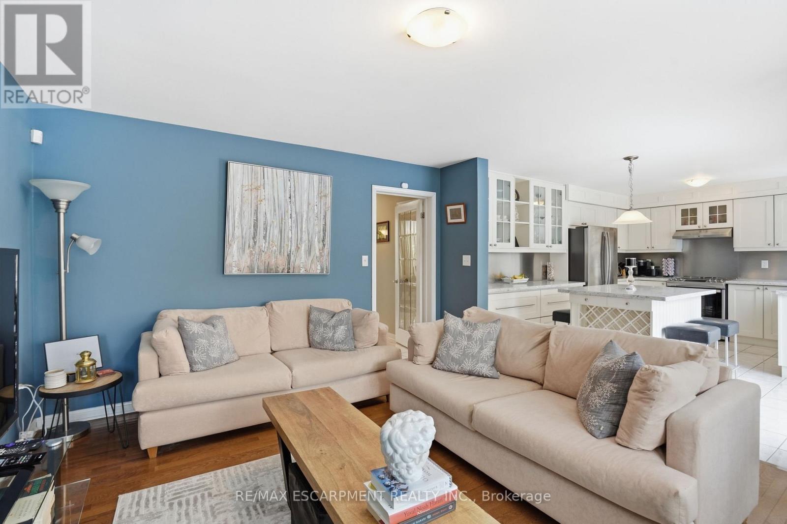 2505 Valleyridge Drive, Oakville, ON - Indoor Photo Showing Living Room
