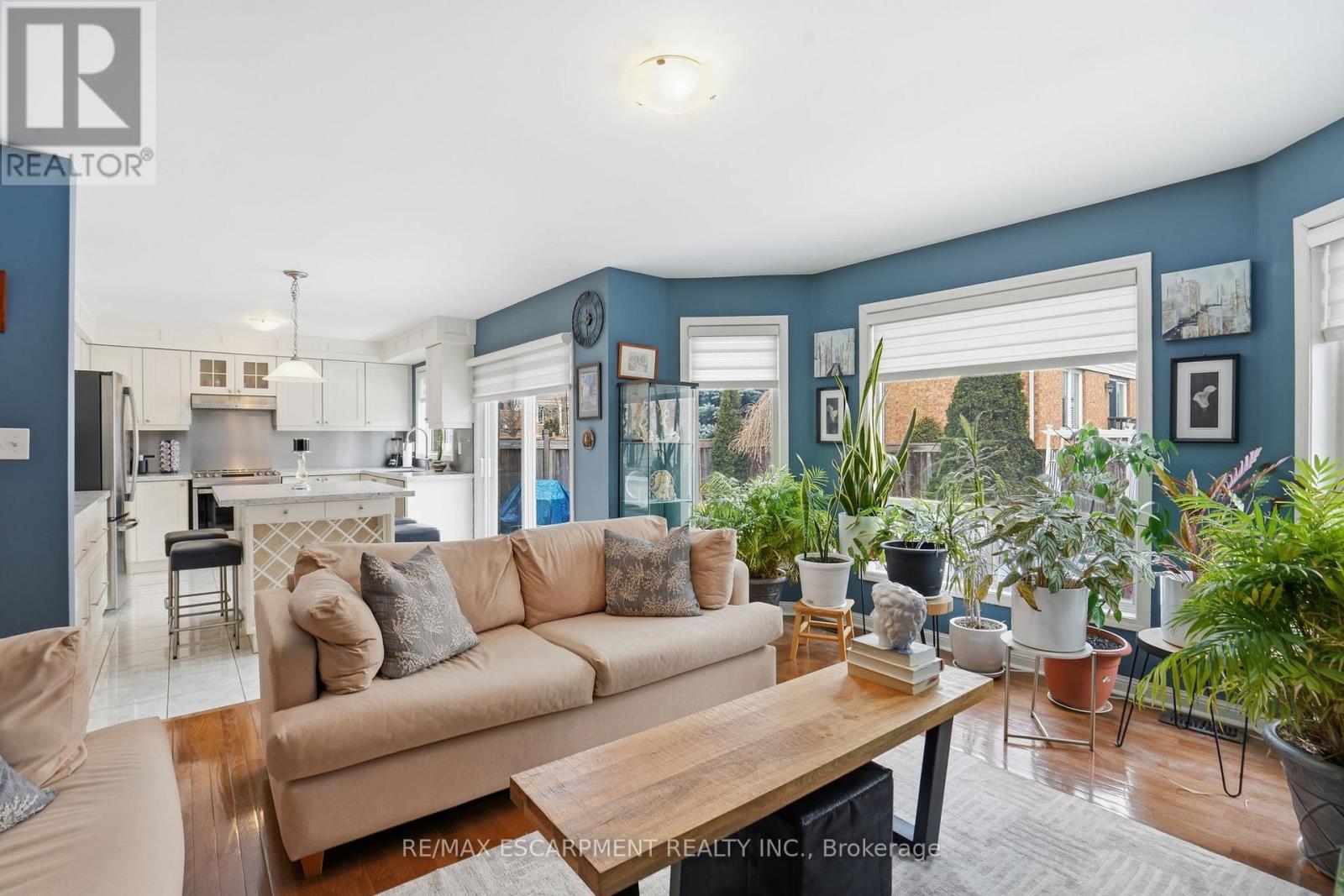 2505 Valleyridge Drive, Oakville, ON - Indoor Photo Showing Living Room