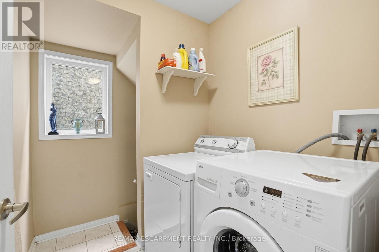 2505 Valleyridge Drive, Oakville, ON - Indoor Photo Showing Laundry Room