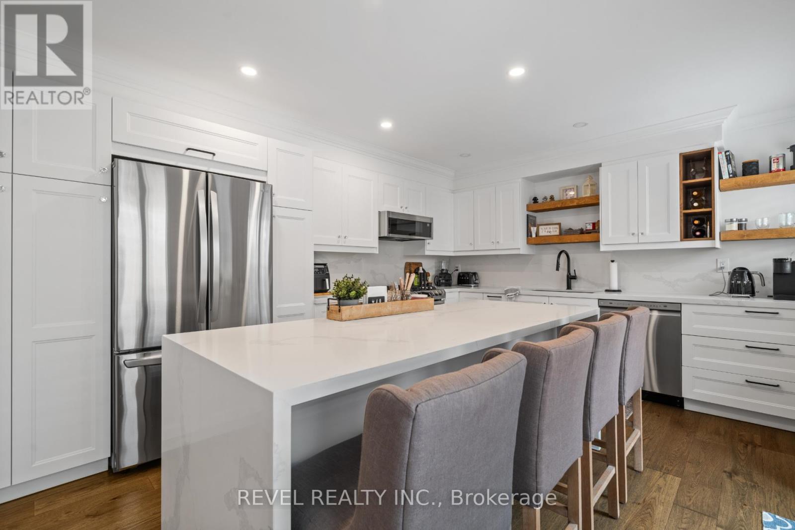 5609 Thorn Lane, Burlington, ON - Indoor Photo Showing Kitchen With Upgraded Kitchen