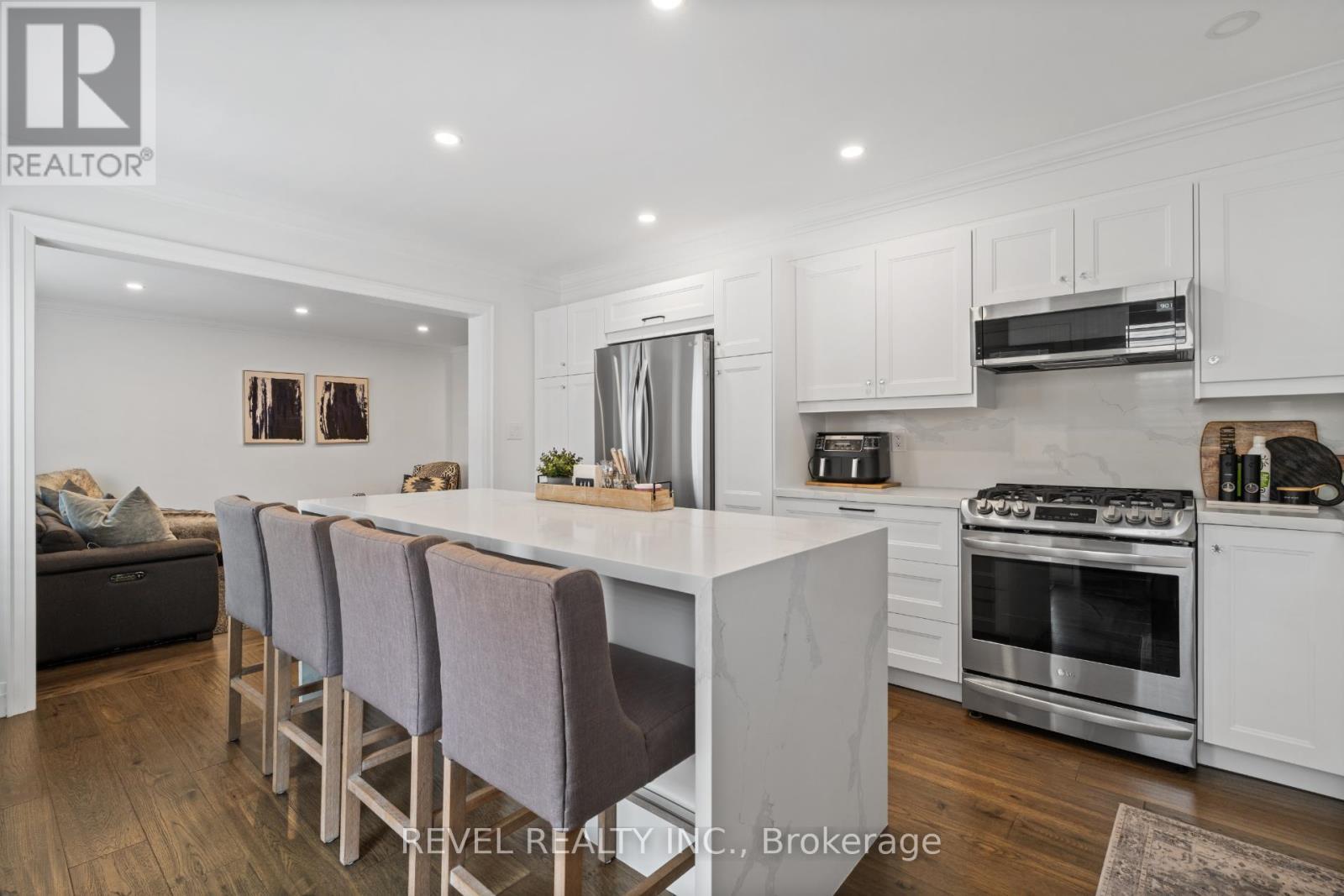5609 Thorn Lane, Burlington, ON - Indoor Photo Showing Kitchen With Upgraded Kitchen