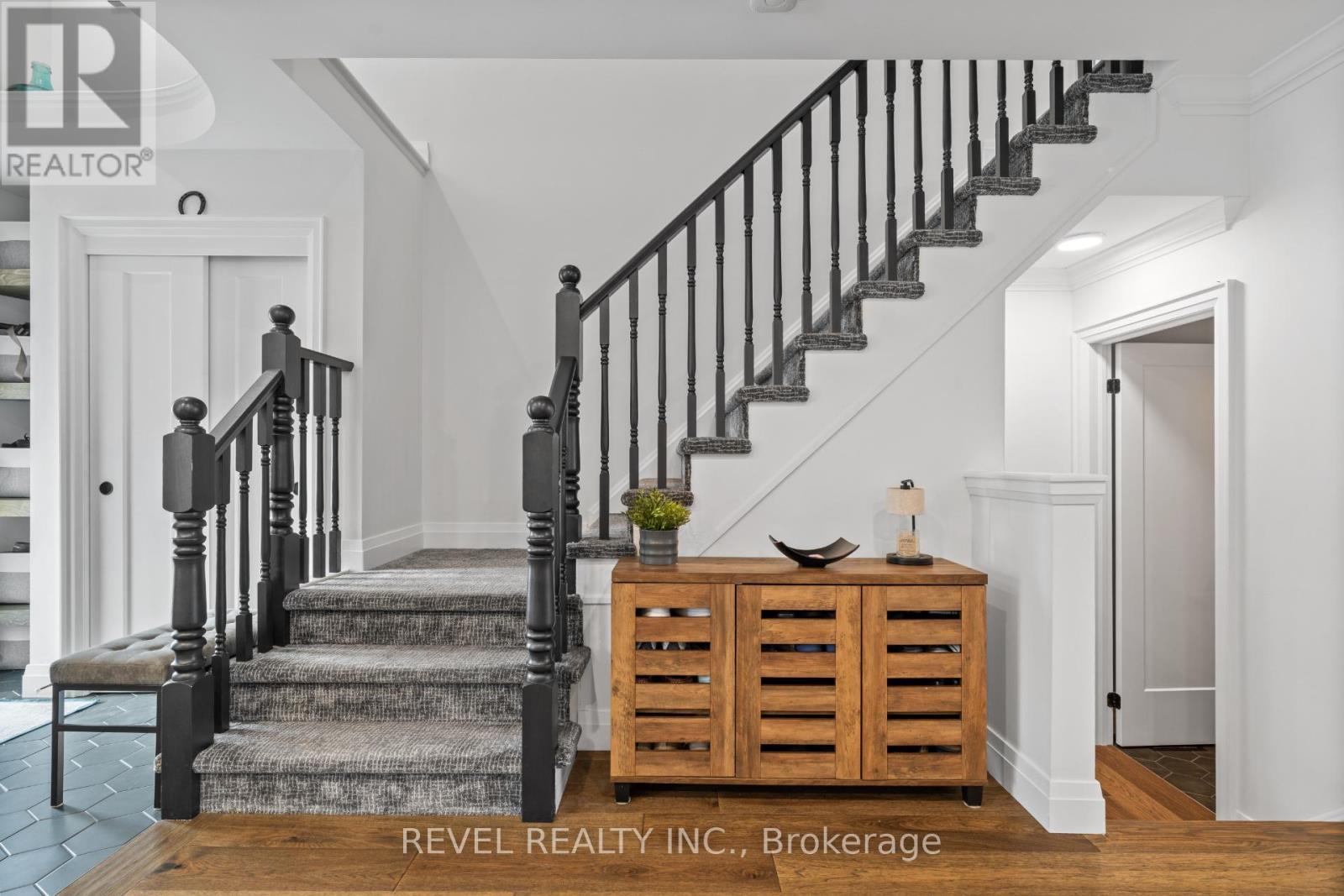 5609 Thorn Lane, Burlington, ON - Indoor Photo Showing Other Room