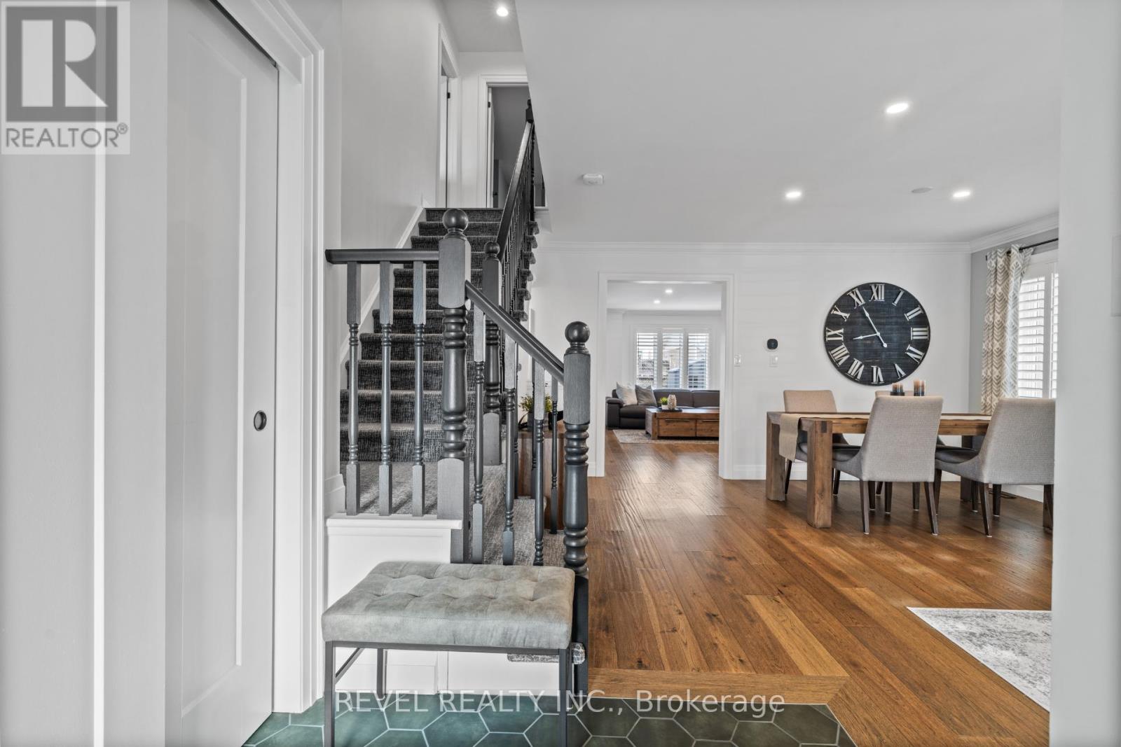 5609 Thorn Lane, Burlington, ON - Indoor