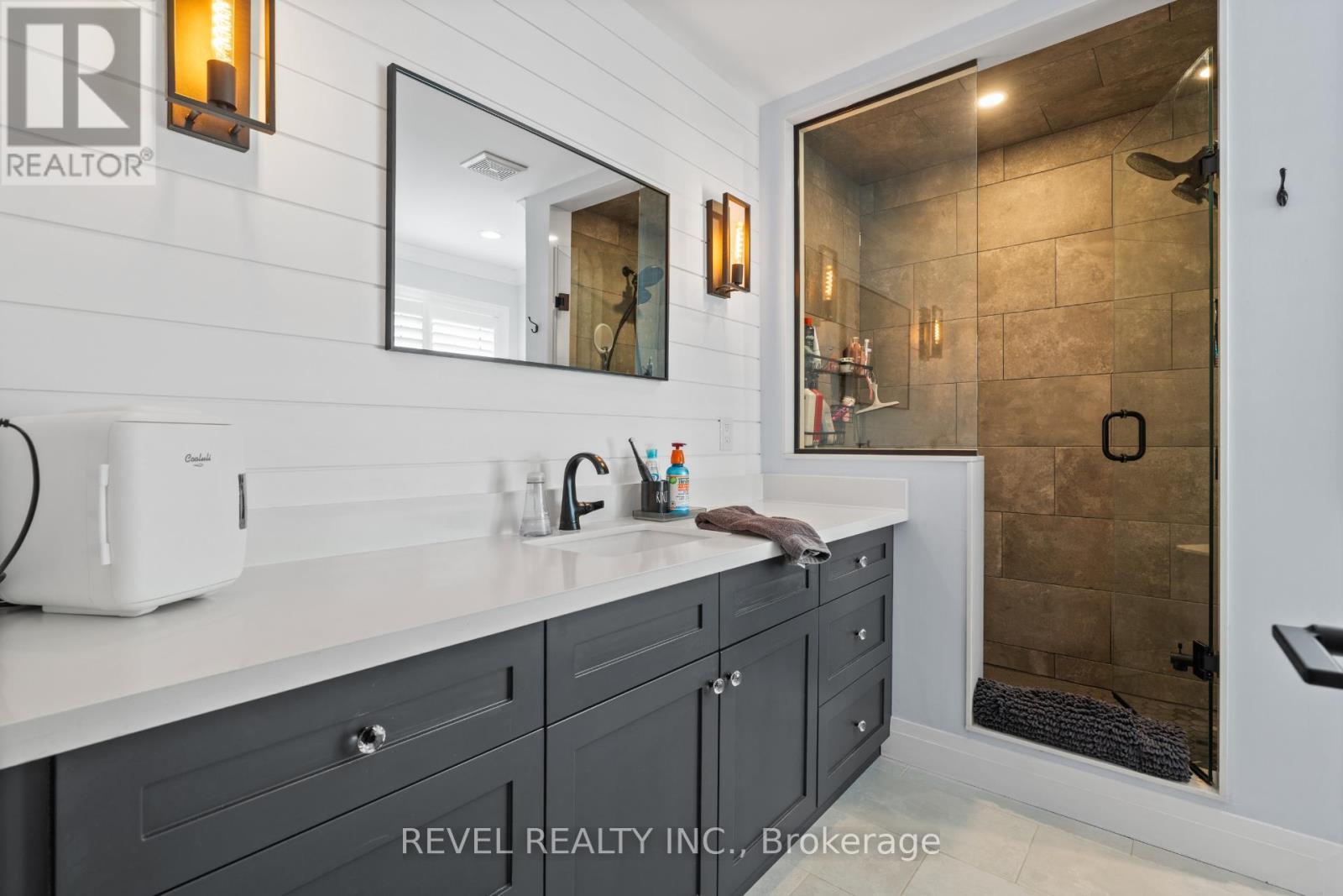 5609 Thorn Lane, Burlington, ON - Indoor Photo Showing Bathroom
