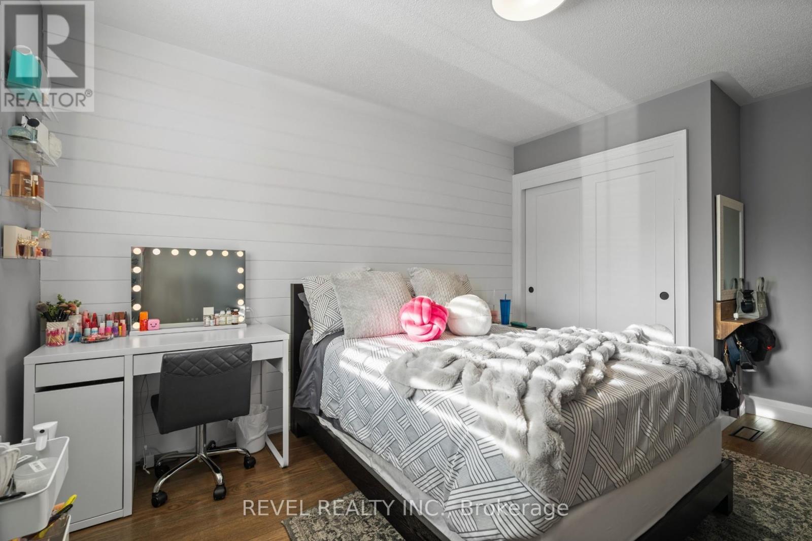 5609 Thorn Lane, Burlington, ON - Indoor Photo Showing Bedroom
