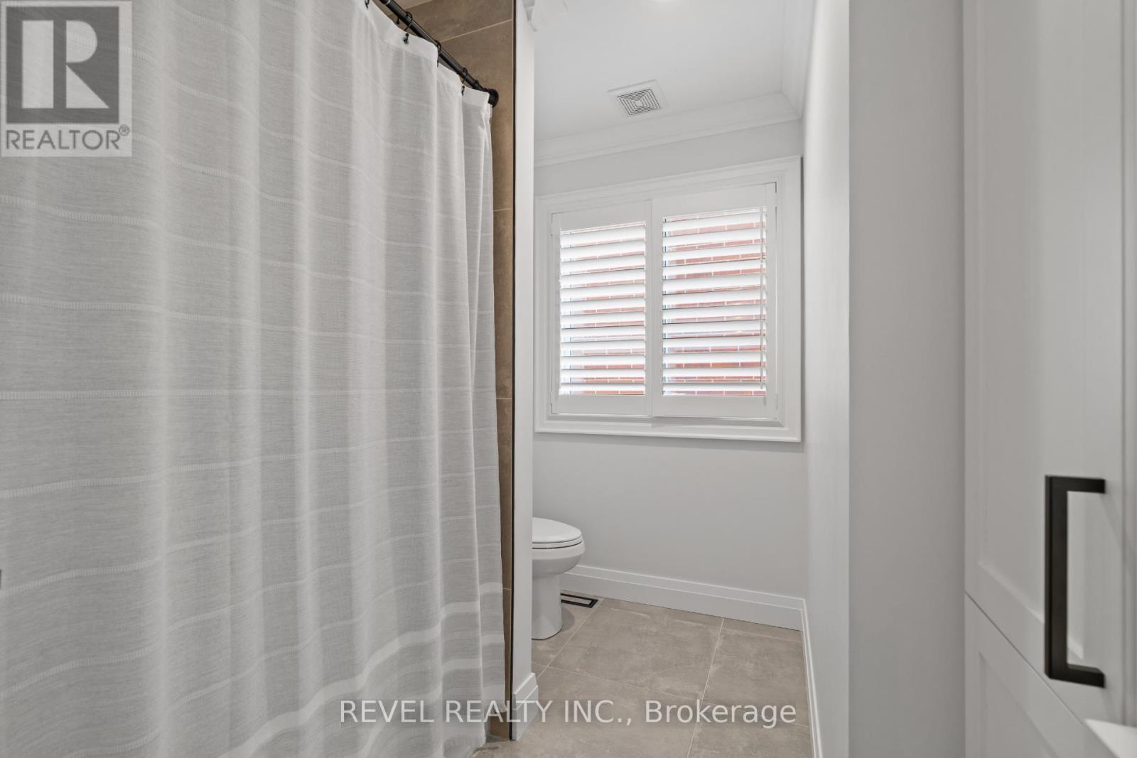 5609 Thorn Lane, Burlington, ON - Indoor Photo Showing Bathroom