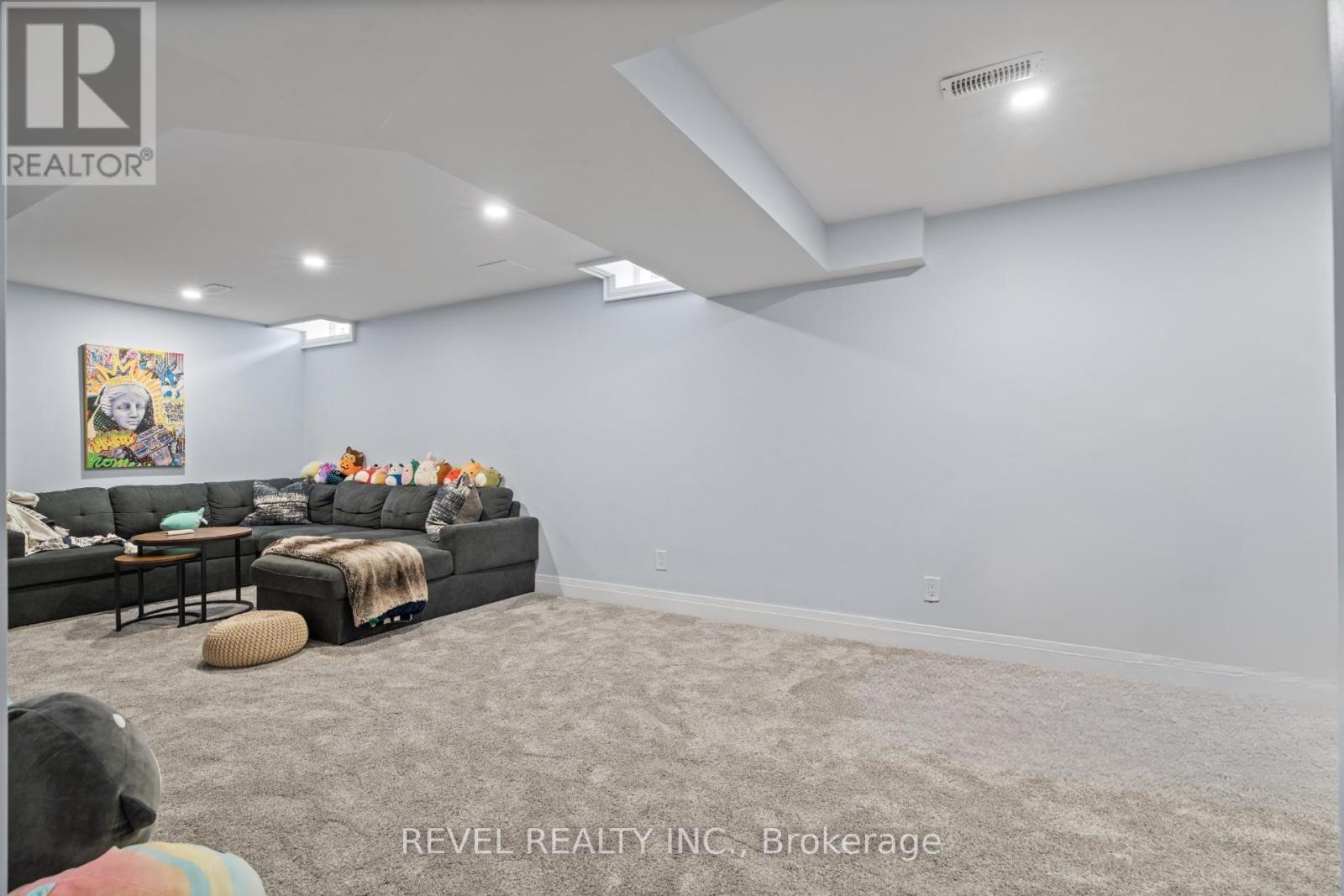 5609 Thorn Lane, Burlington, ON - Indoor