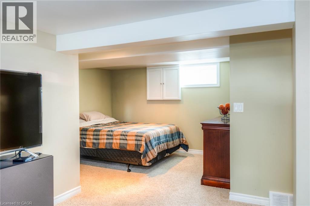 46 2 Avenue, Kitchener, ON - Indoor Photo Showing Bedroom