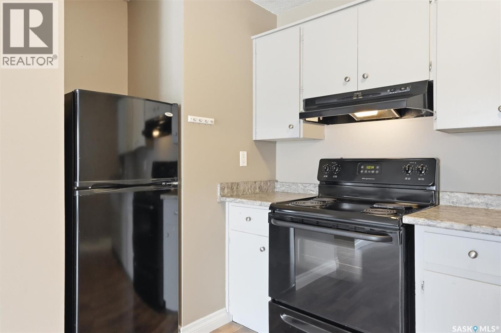 22 2 Summers Place, Saskatoon, SK - Indoor Photo Showing Kitchen