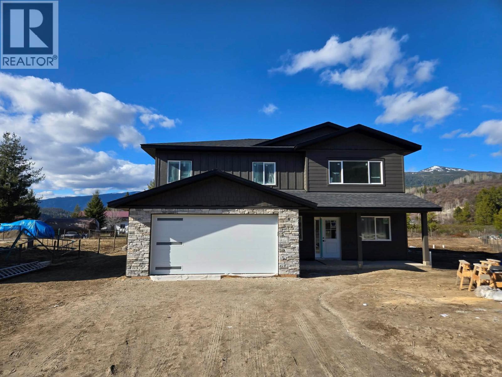 319 Elkview Trail, Castlegar, BC - Outdoor