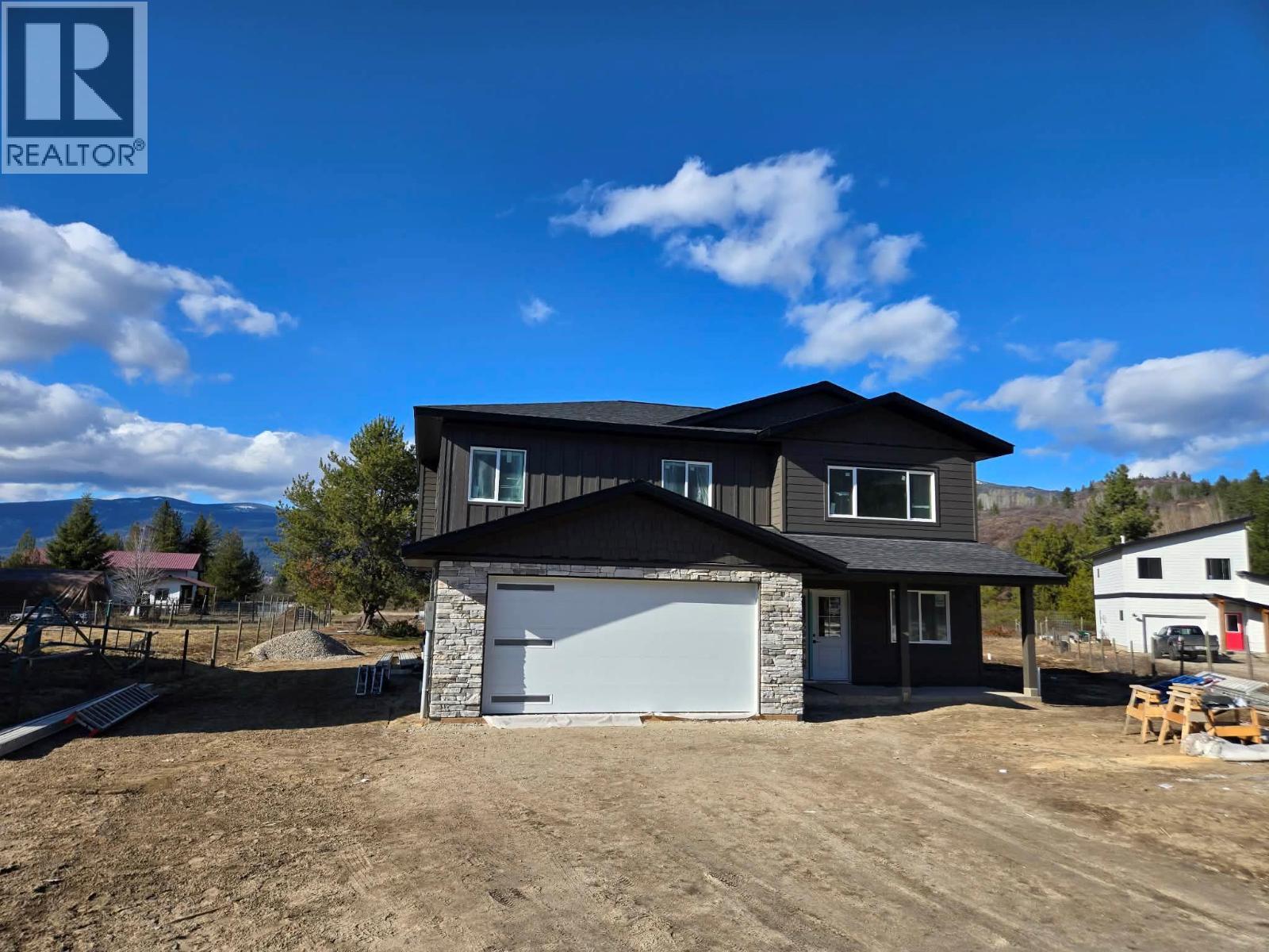 319 Elkview Trail, Castlegar, BC - Outdoor