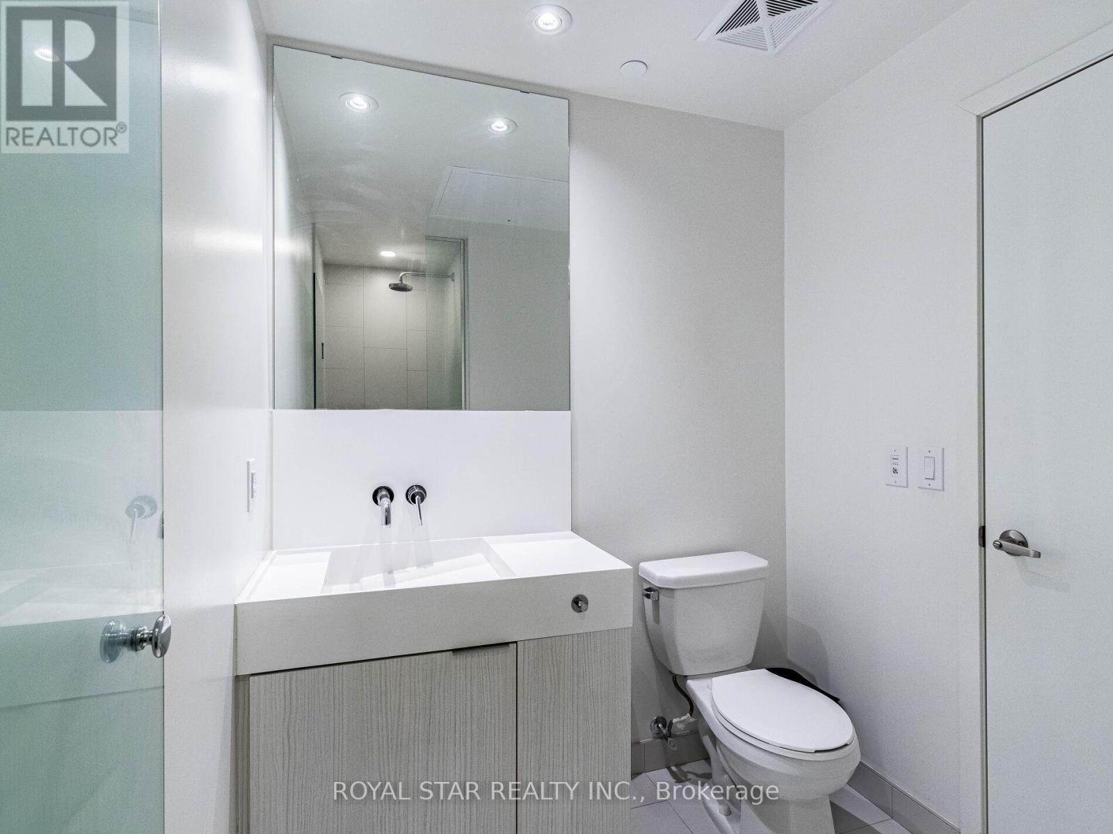 1305 - 20 Richardson Street, Toronto, ON - Indoor Photo Showing Bathroom
