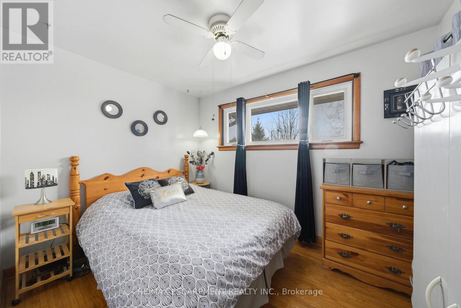 763 Upper Ottawa Street, Hamilton, ON - Indoor Photo Showing Bedroom