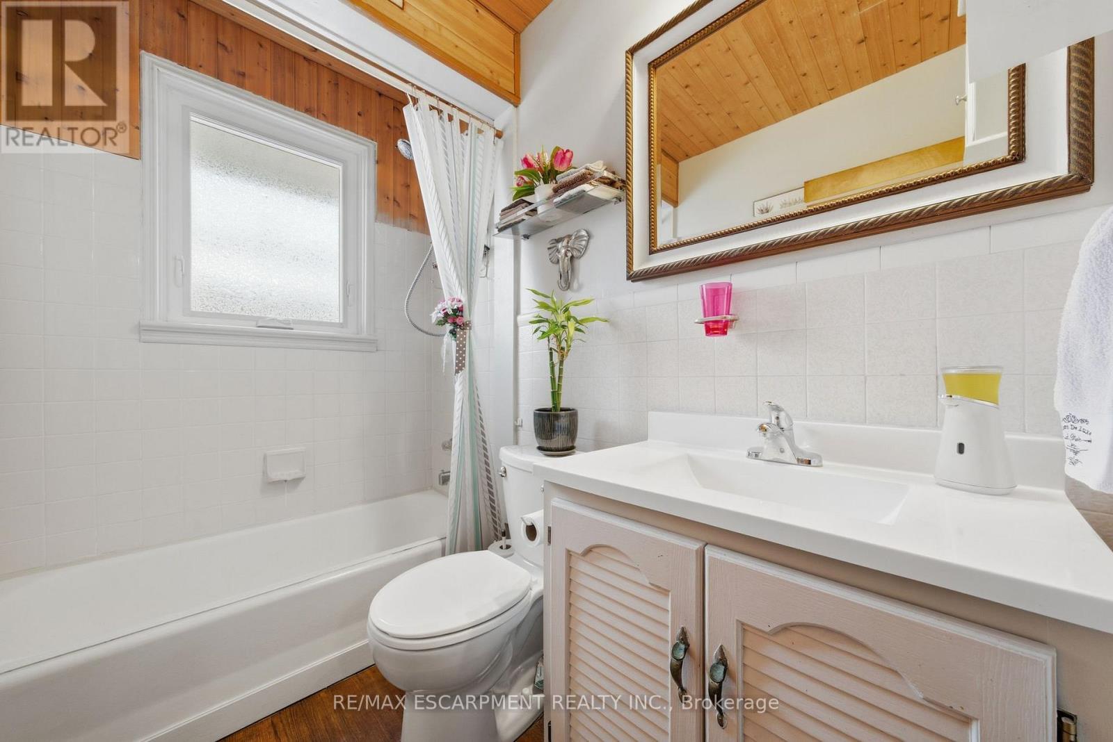 763 Upper Ottawa Street, Hamilton, ON - Indoor Photo Showing Bathroom