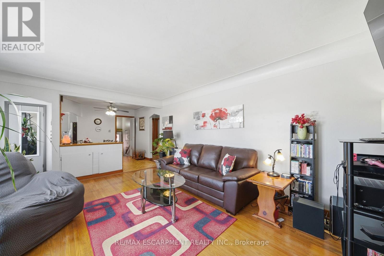 763 Upper Ottawa Street, Hamilton, ON - Indoor Photo Showing Living Room