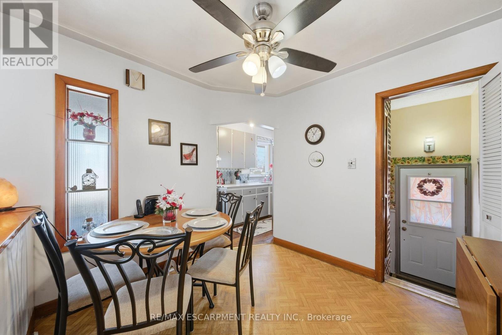 763 Upper Ottawa Street, Hamilton, ON - Indoor Photo Showing Dining Room