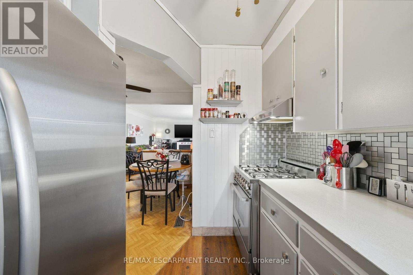 763 Upper Ottawa Street, Hamilton, ON - Indoor Photo Showing Kitchen