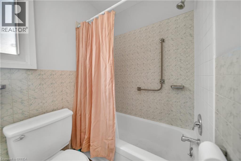 141 Samuel Street, Kitchener, ON - Indoor Photo Showing Bathroom