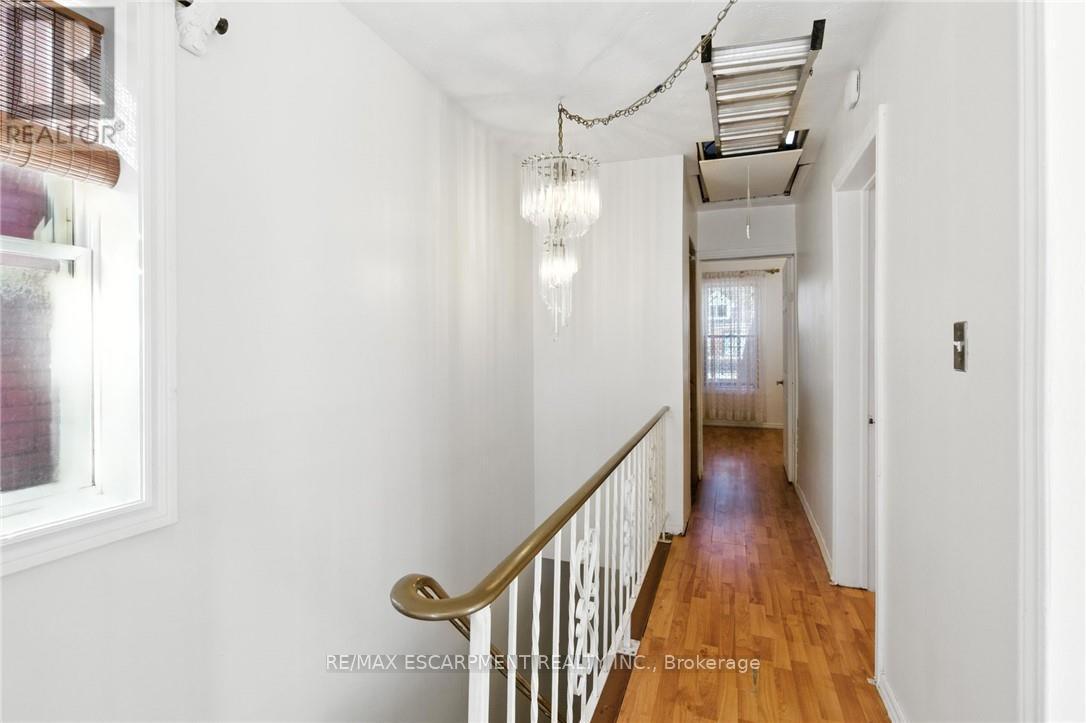 44 Holton Avenue N, Hamilton, ON - Indoor Photo Showing Other Room