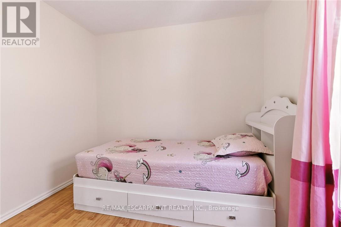 44 Holton Avenue N, Hamilton, ON - Indoor Photo Showing Bedroom