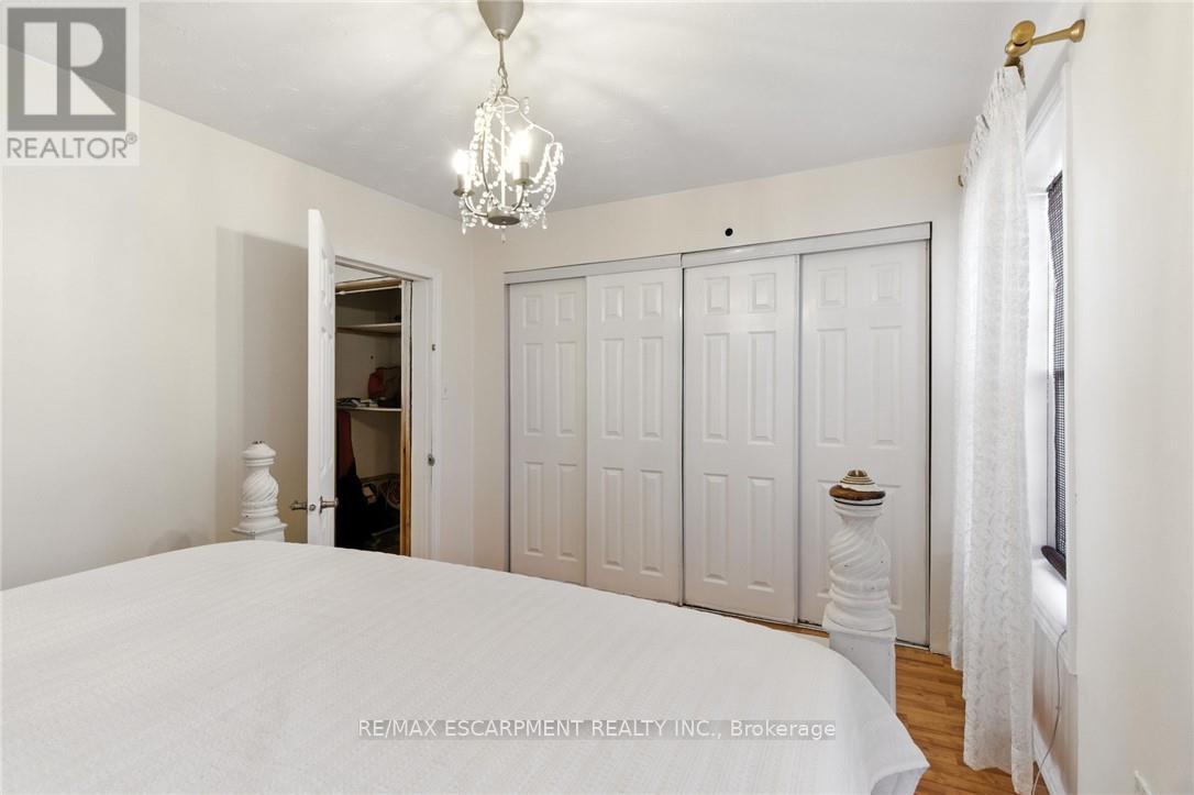 44 Holton Avenue N, Hamilton, ON - Indoor Photo Showing Bedroom