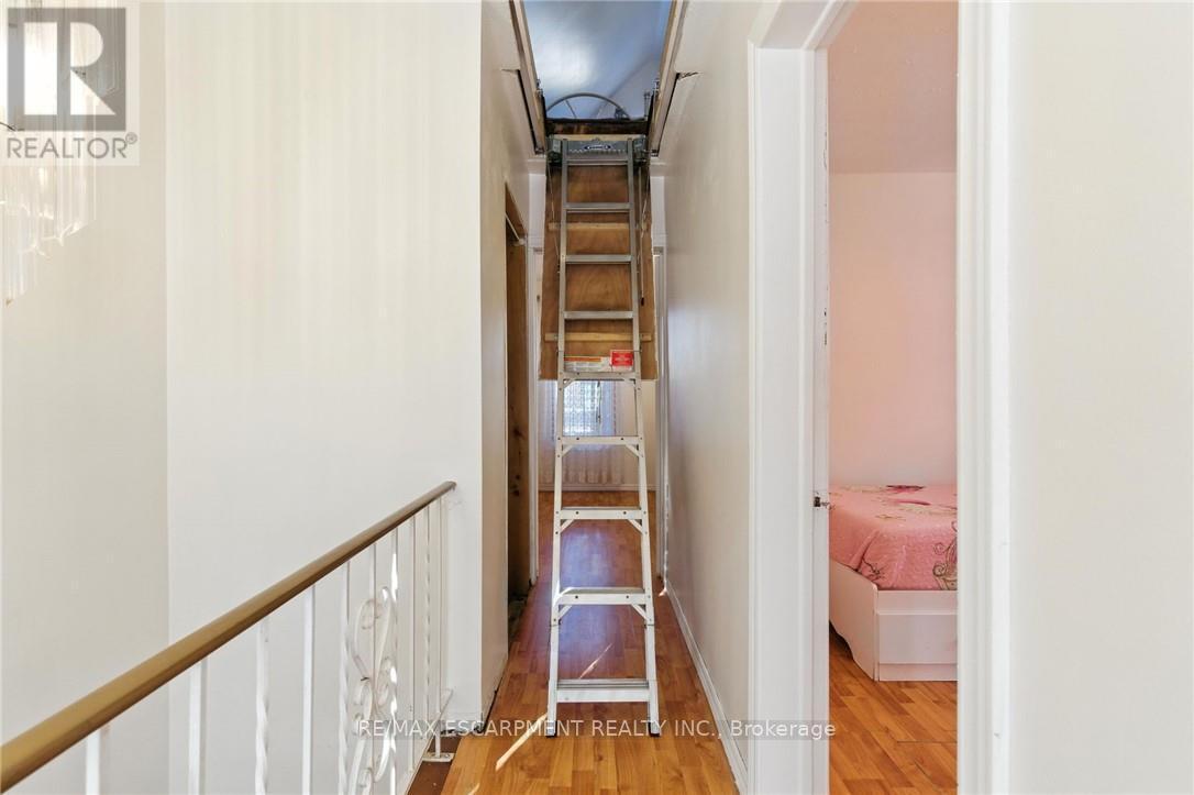 44 Holton Avenue N, Hamilton, ON - Indoor Photo Showing Other Room