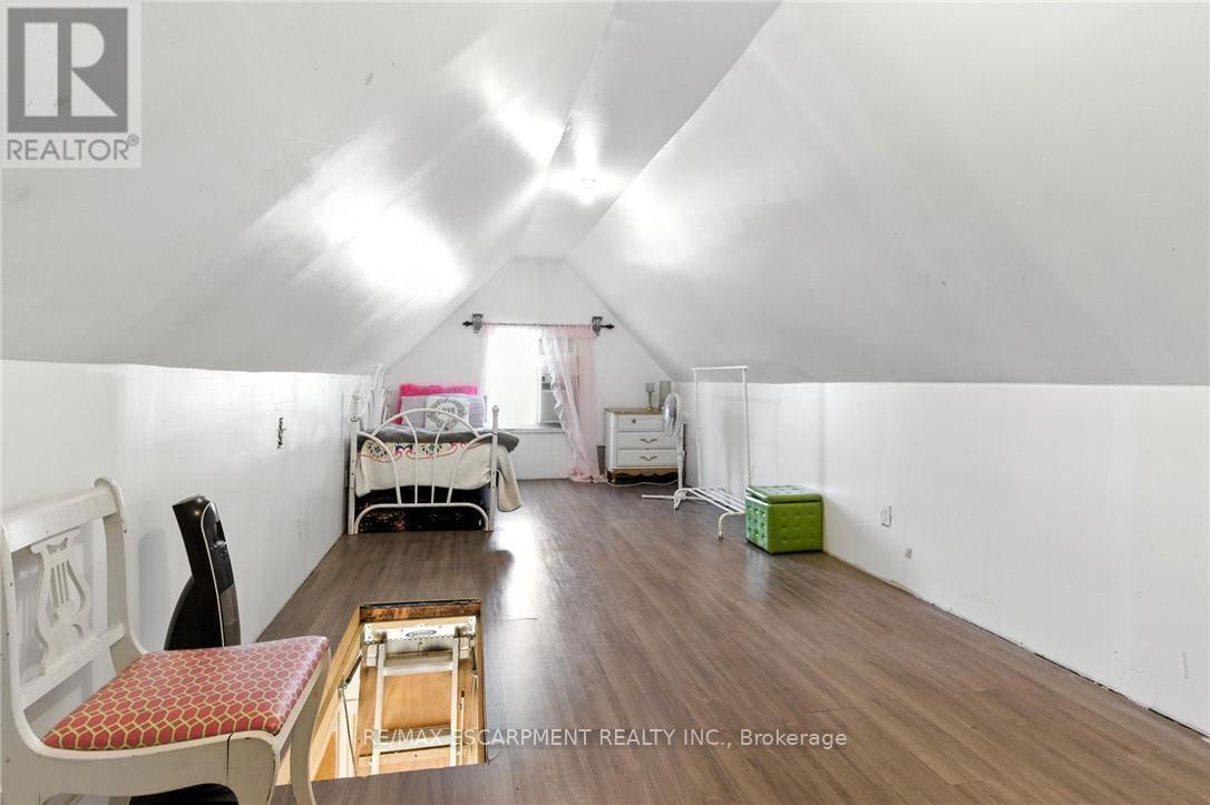 44 Holton Avenue N, Hamilton, ON - Indoor Photo Showing Other Room