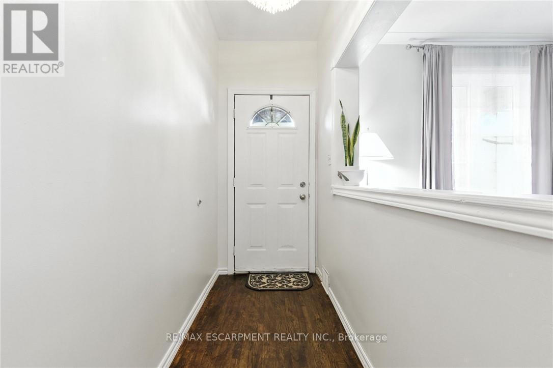 44 Holton Avenue N, Hamilton, ON - Indoor Photo Showing Other Room