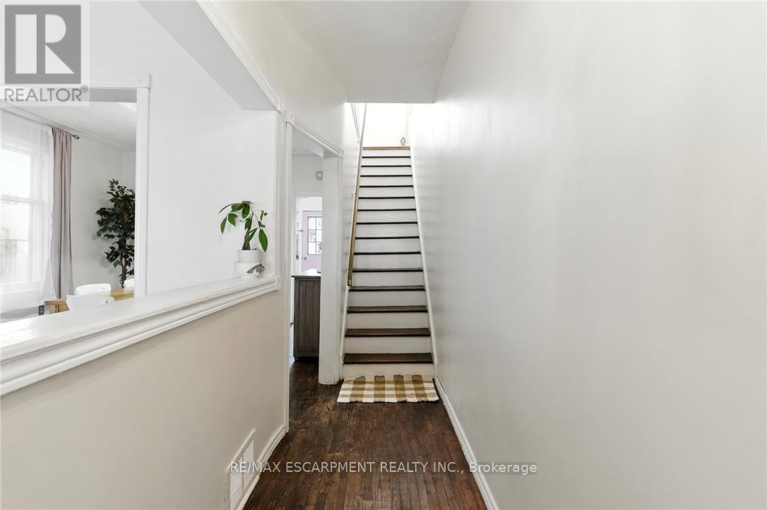 44 Holton Avenue N, Hamilton, ON - Indoor Photo Showing Other Room