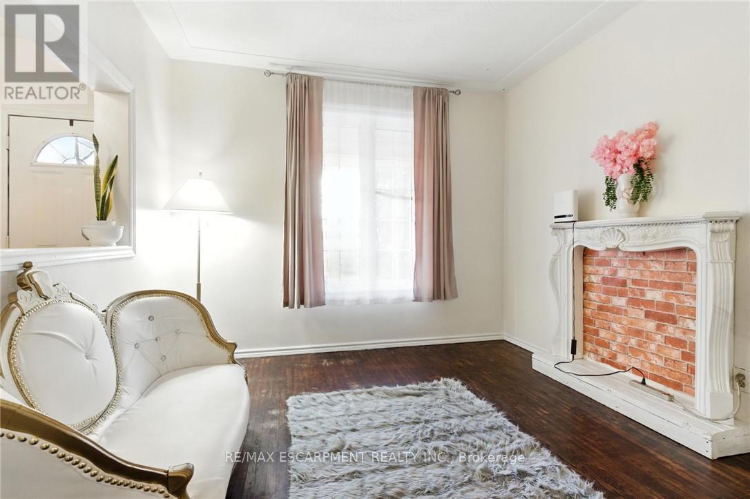 44 Holton Avenue N, Hamilton, ON - Indoor Photo Showing Other Room