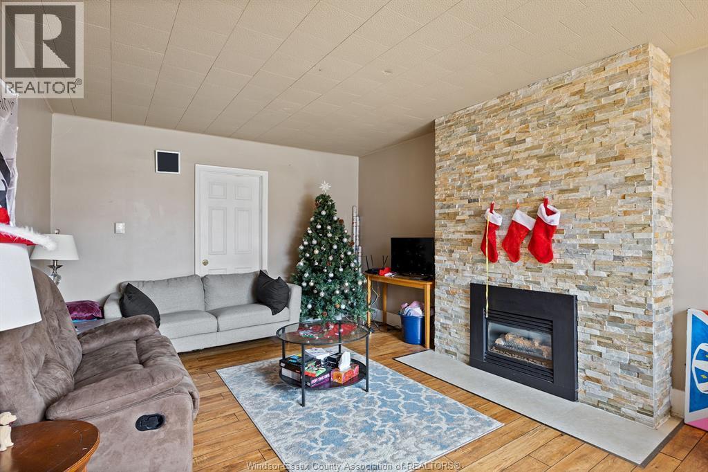568 Askin, Windsor, ON - Indoor Photo Showing Living Room With Fireplace