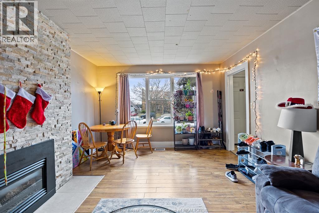 568 Askin, Windsor, ON - Indoor With Fireplace