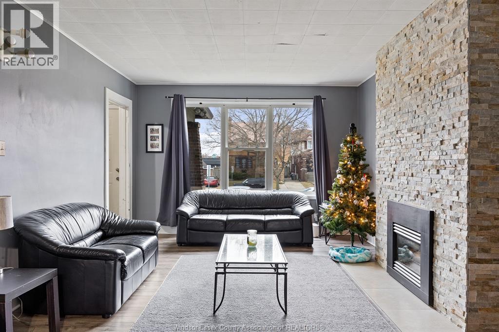 568 Askin, Windsor, ON - Indoor Photo Showing Living Room With Fireplace