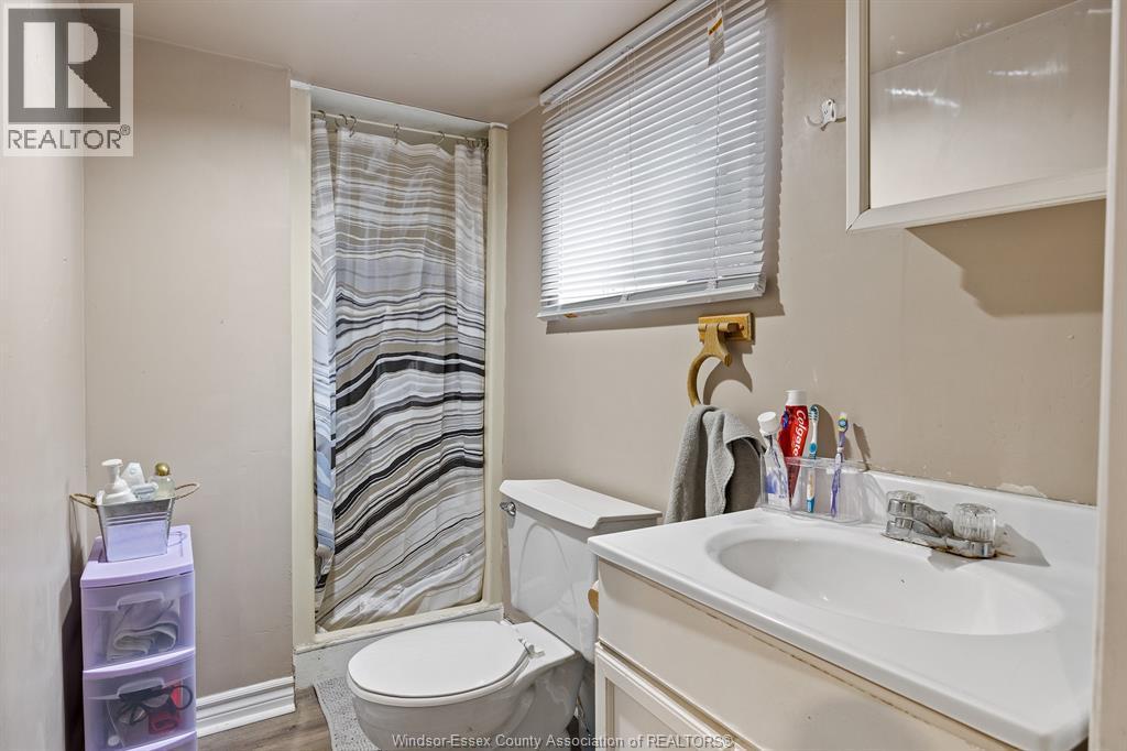 568 Askin, Windsor, ON - Indoor Photo Showing Bathroom