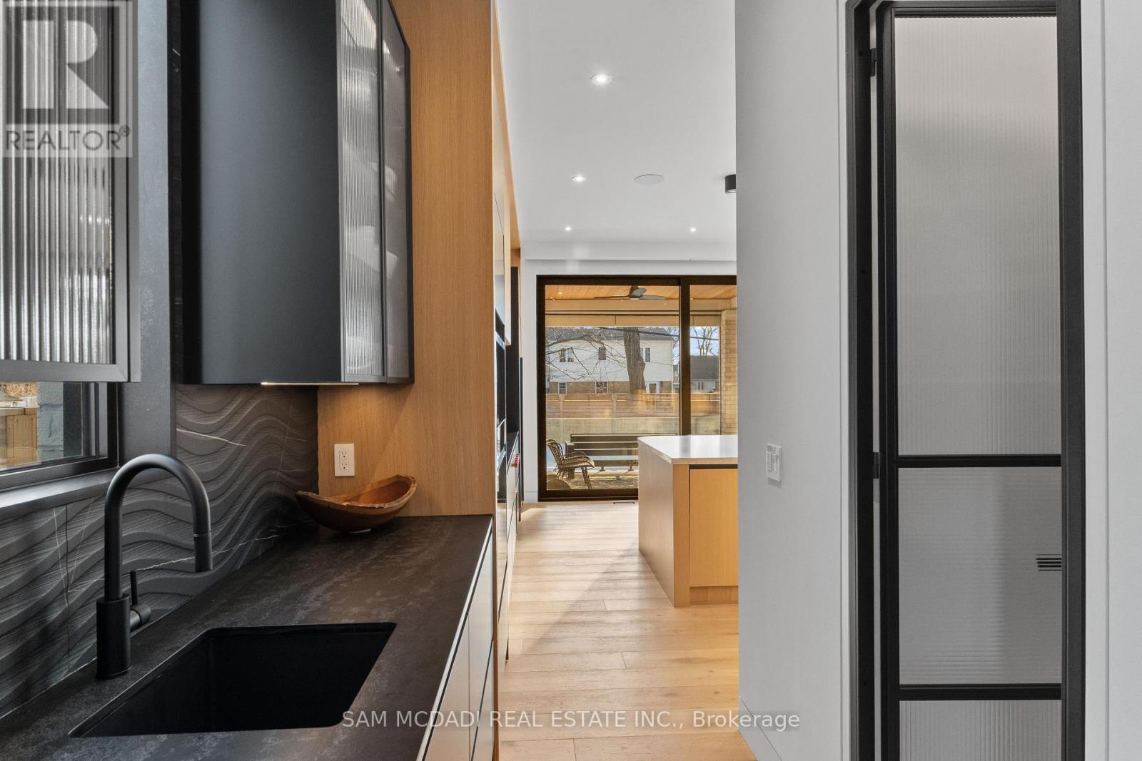 2186 Harcourt Crescent, Mississauga, ON - Indoor Photo Showing Kitchen