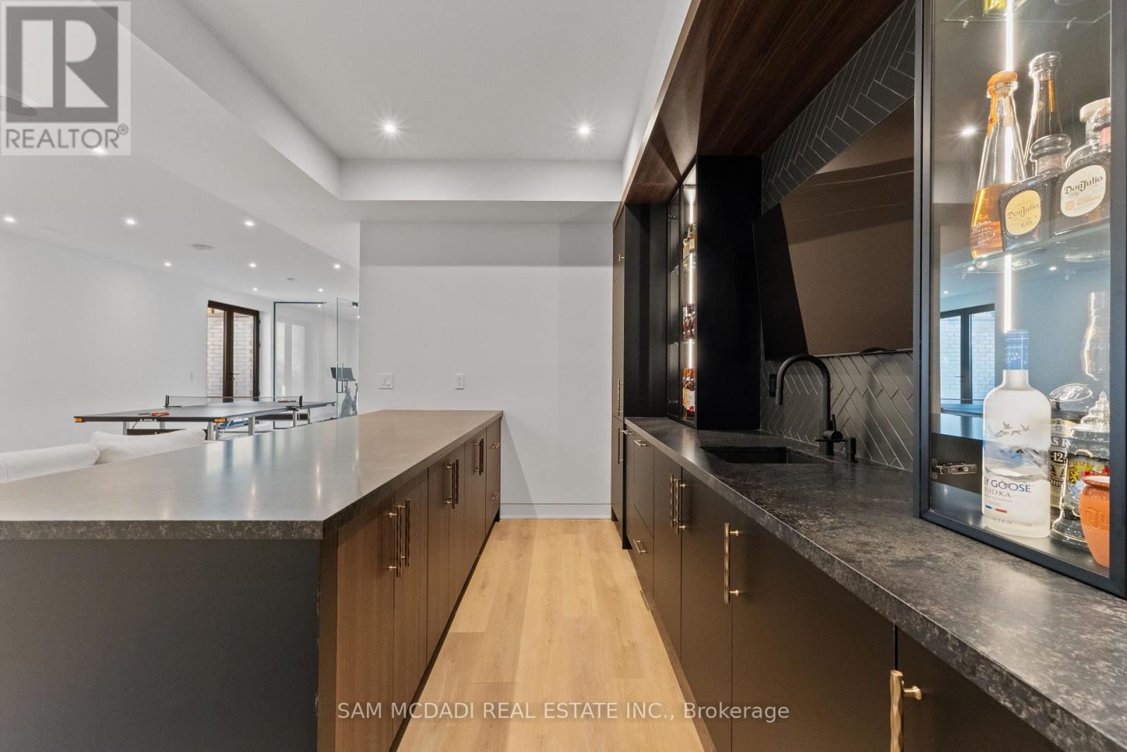 2186 Harcourt Crescent, Mississauga, ON - Indoor Photo Showing Kitchen With Upgraded Kitchen