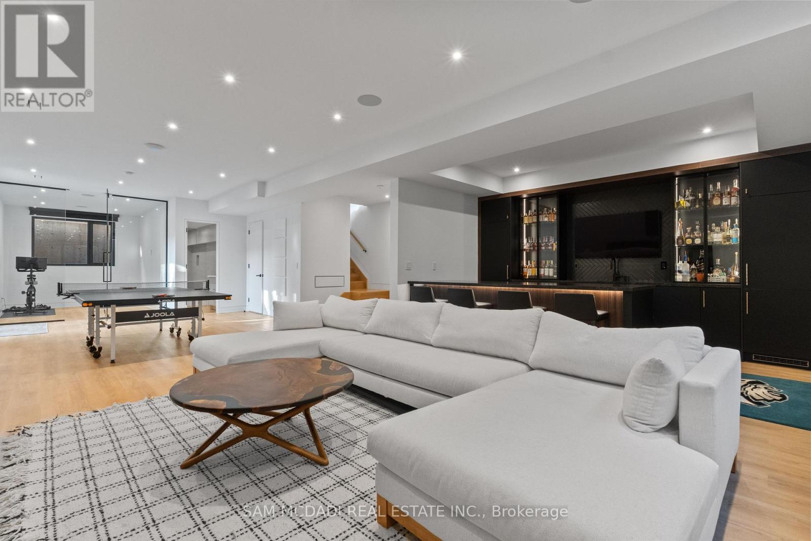 2186 Harcourt Crescent, Mississauga, ON - Indoor Photo Showing Living Room