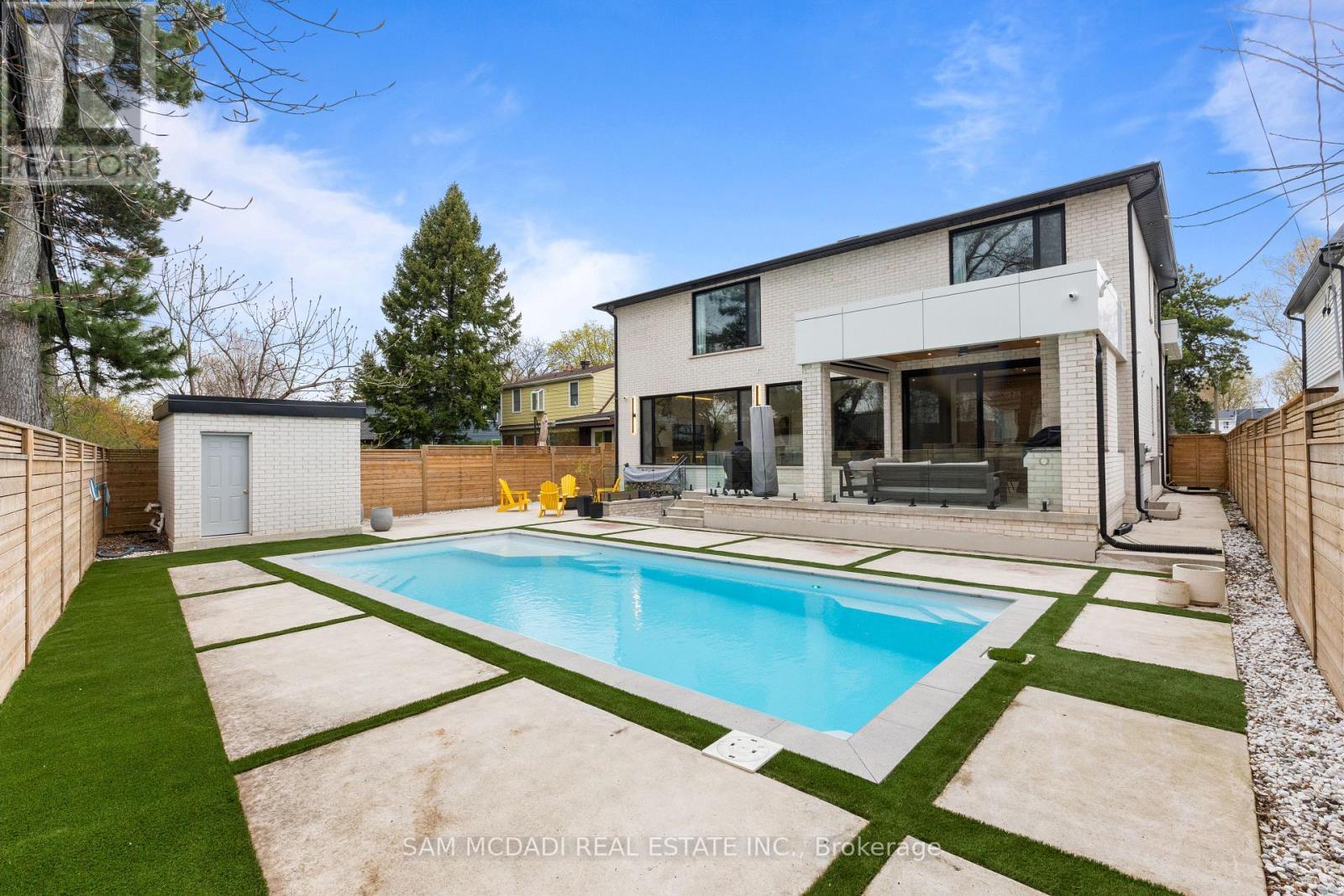 2186 Harcourt Crescent, Mississauga, ON - Outdoor With In Ground Pool
