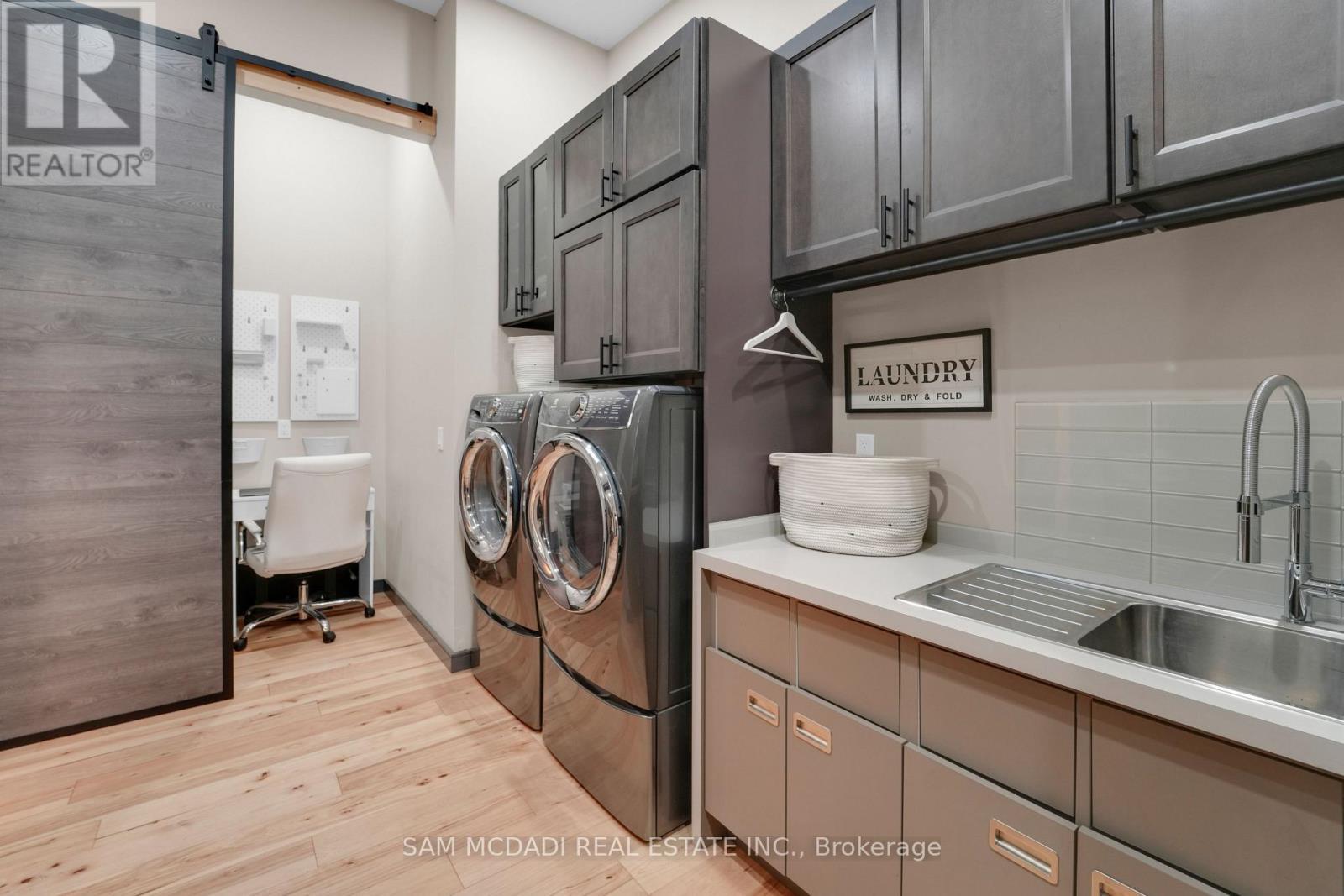 2084 Grand Boulevard, Burlington, ON - Indoor Photo Showing Laundry Room