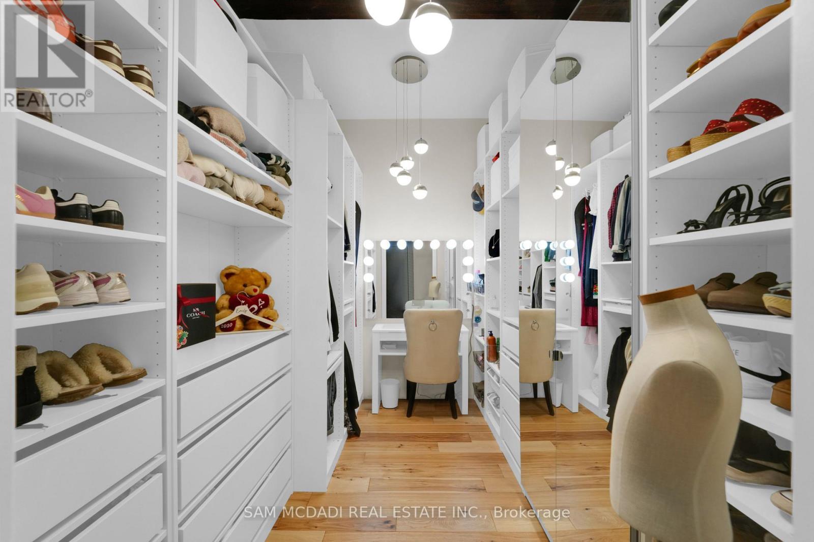 2084 Grand Boulevard, Burlington, ON - Indoor