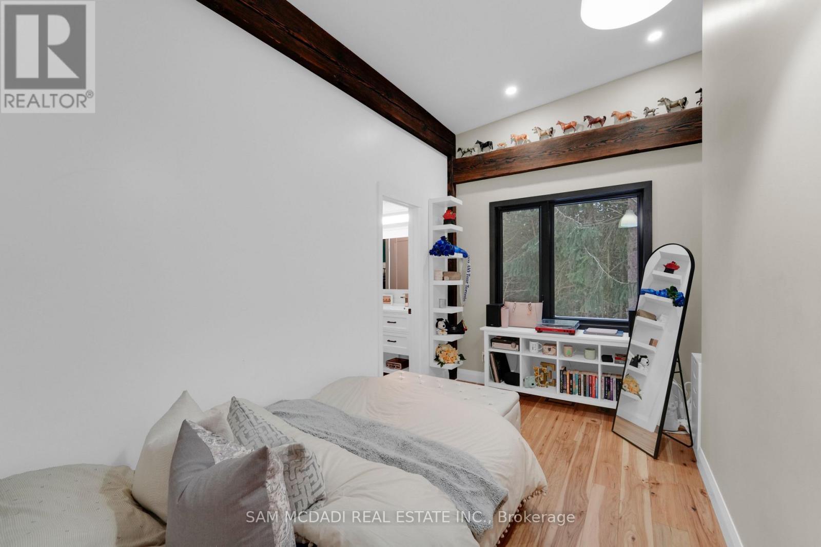2084 Grand Boulevard, Burlington, ON - Indoor Photo Showing Bedroom