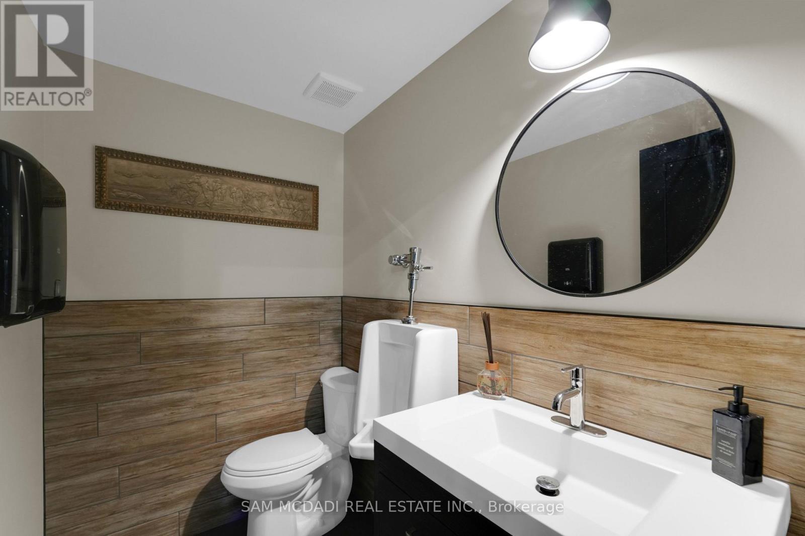 2084 Grand Boulevard, Burlington, ON - Indoor Photo Showing Bathroom