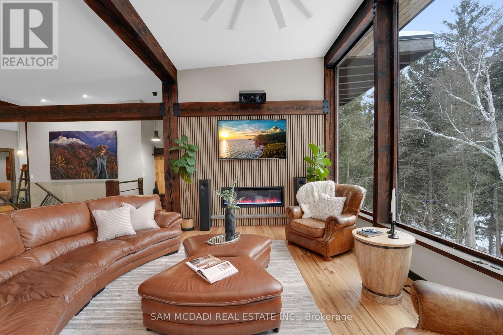2084 Grand Boulevard, Burlington, ON - Indoor Photo Showing Living Room